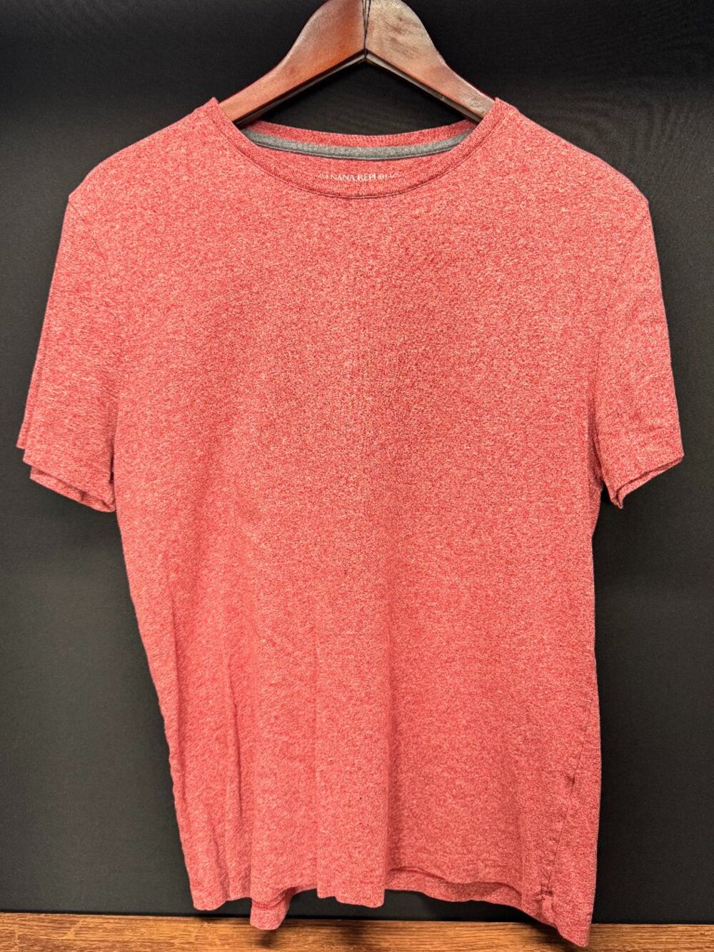 Banana Republic Red Performance Tee Men’s Medium